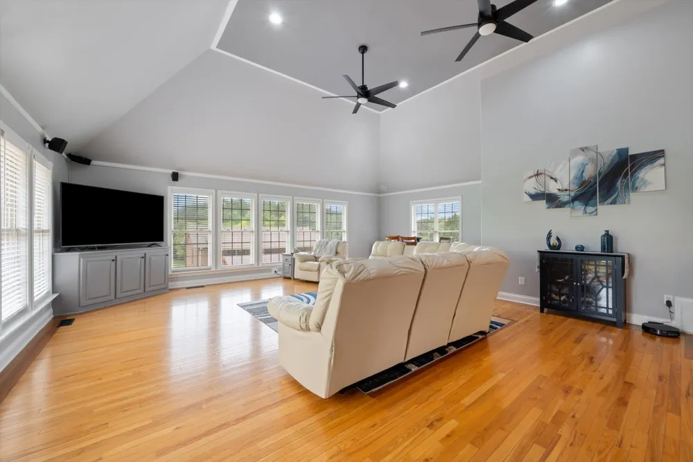 2155 Lake Rd Greenbrier, TN 37073