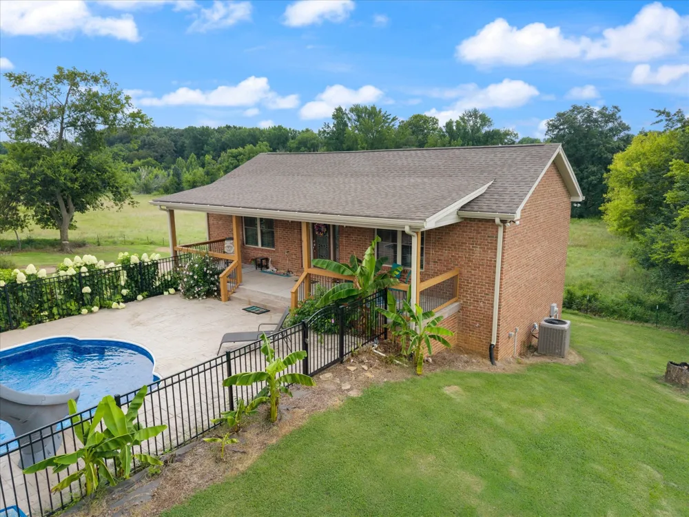 2155 Lake Rd Greenbrier, TN 37073