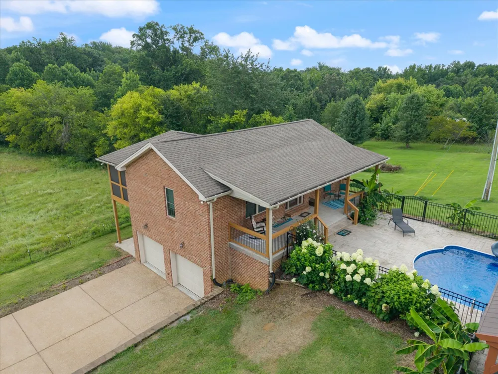 2155 Lake Rd Greenbrier, TN 37073