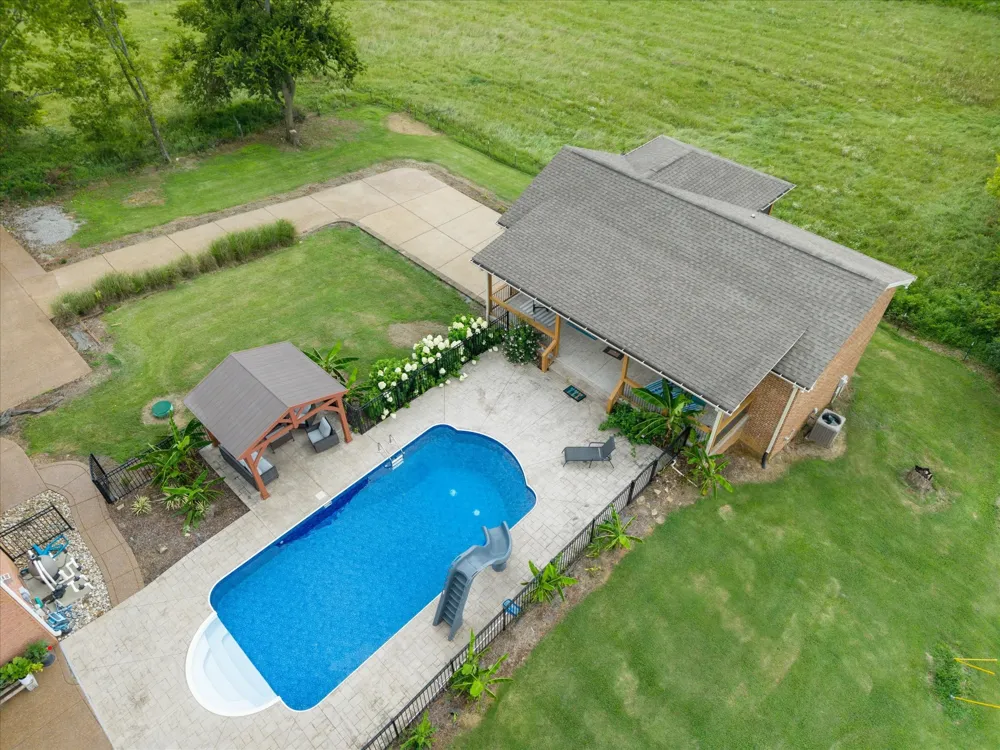 2155 Lake Rd Greenbrier, TN 37073