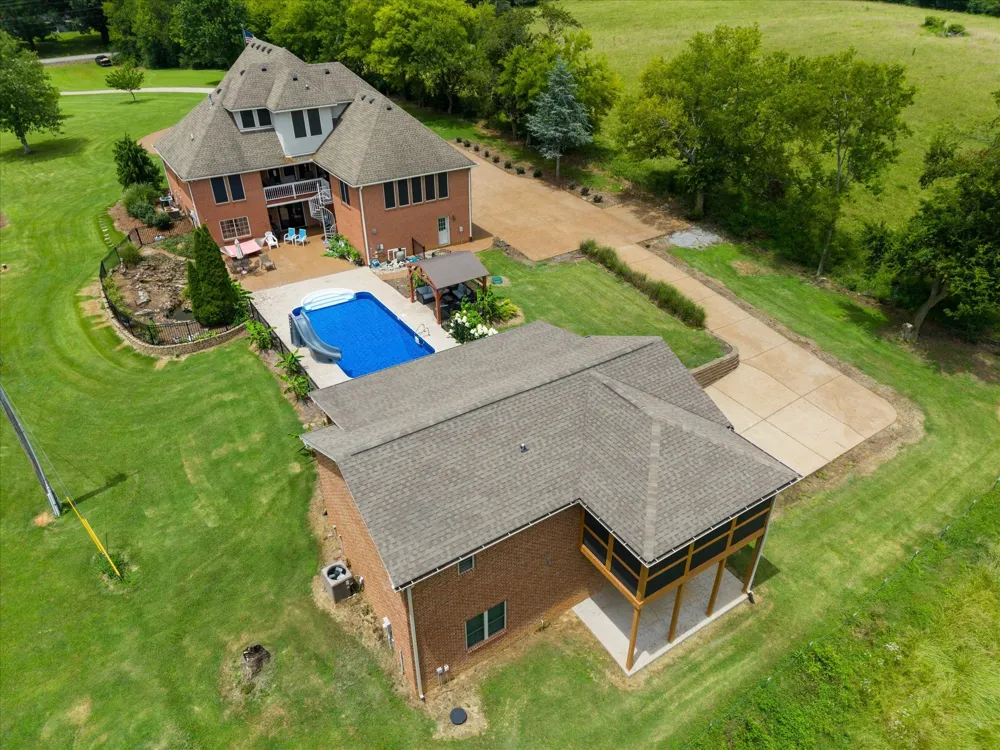 2155 Lake Rd Greenbrier, TN 37073