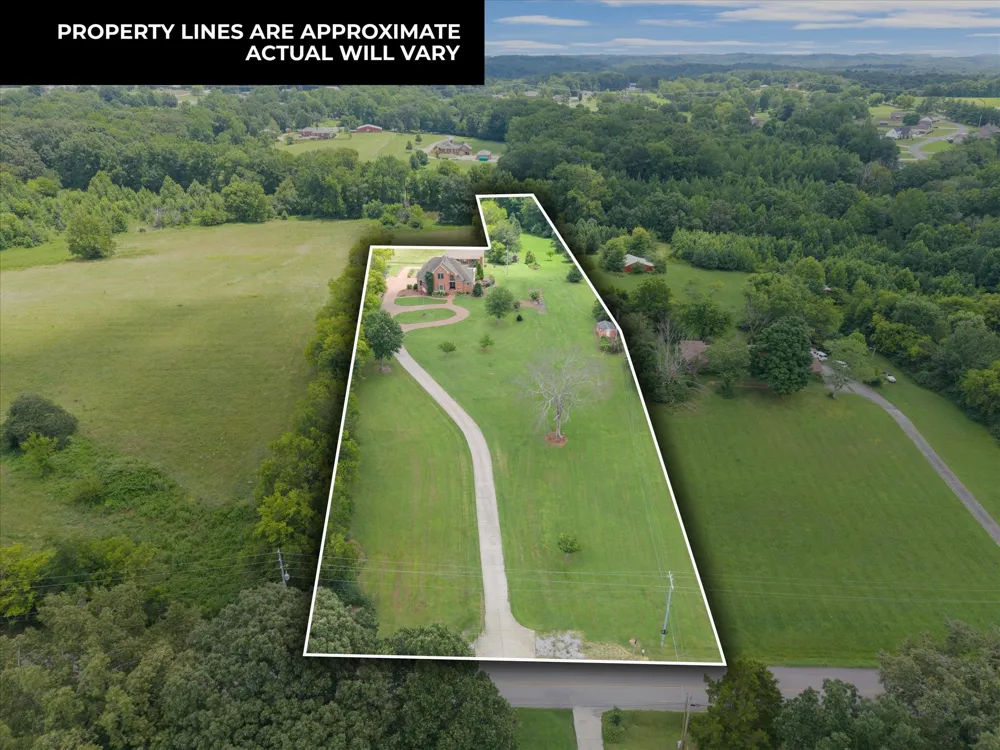 2155 Lake Rd Greenbrier, TN 37073