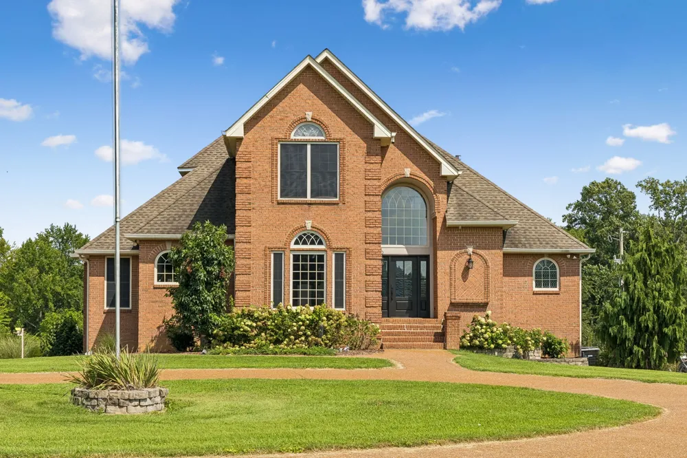 2155 Lake Rd Greenbrier, TN 37073