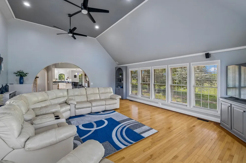2155 Lake Rd Greenbrier, TN 37073