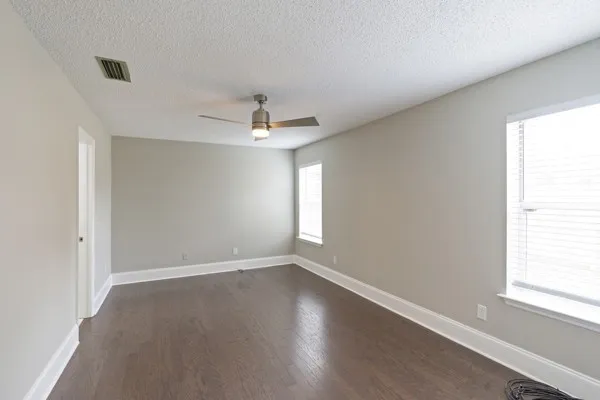 421 Cedar Park Cir La Vergne, TN 37086