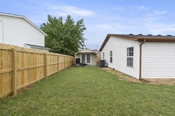 421 Cedar Park Cir La Vergne, TN 37086
