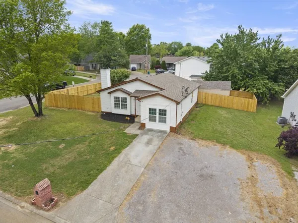 421 Cedar Park Cir La Vergne, TN 37086