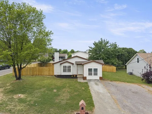 421 Cedar Park Cir La Vergne, TN 37086