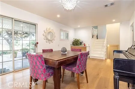 9525 Woodley North Hills, CA 91343