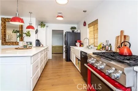 9525 Woodley North Hills, CA 91343
