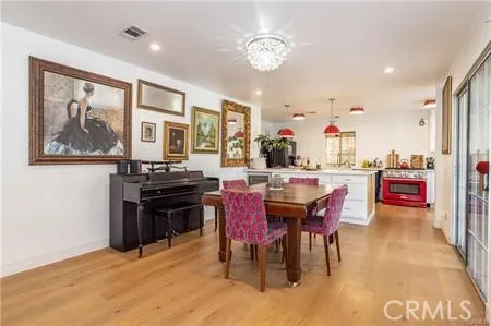 9525 Woodley North Hills, CA 91343