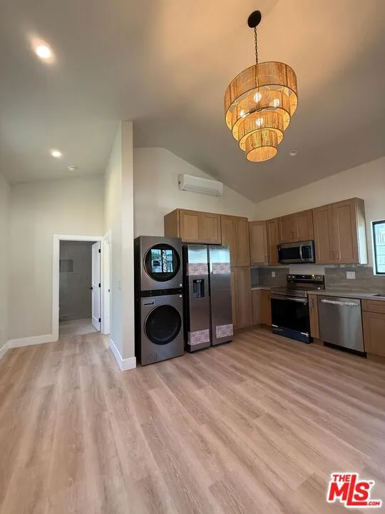 7849 Brighton Los Angeles, CA 90047