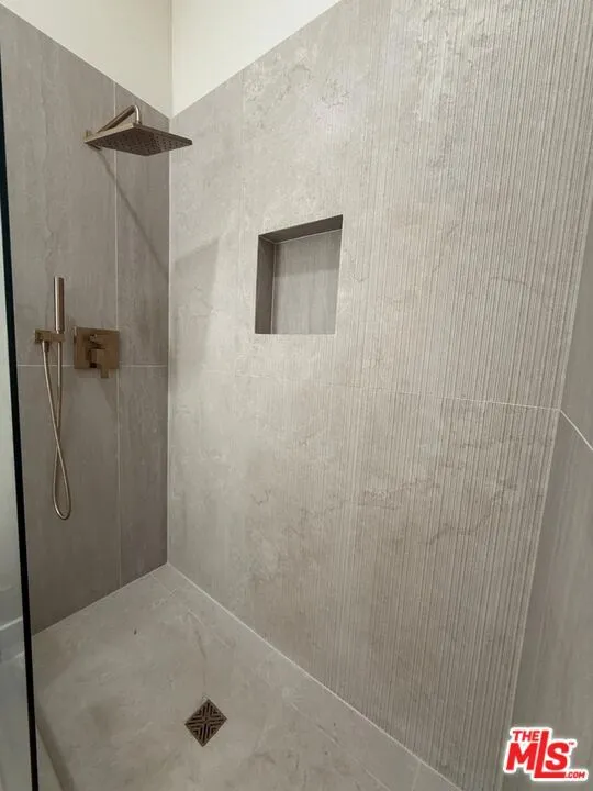 7849 Brighton Los Angeles, CA 90047