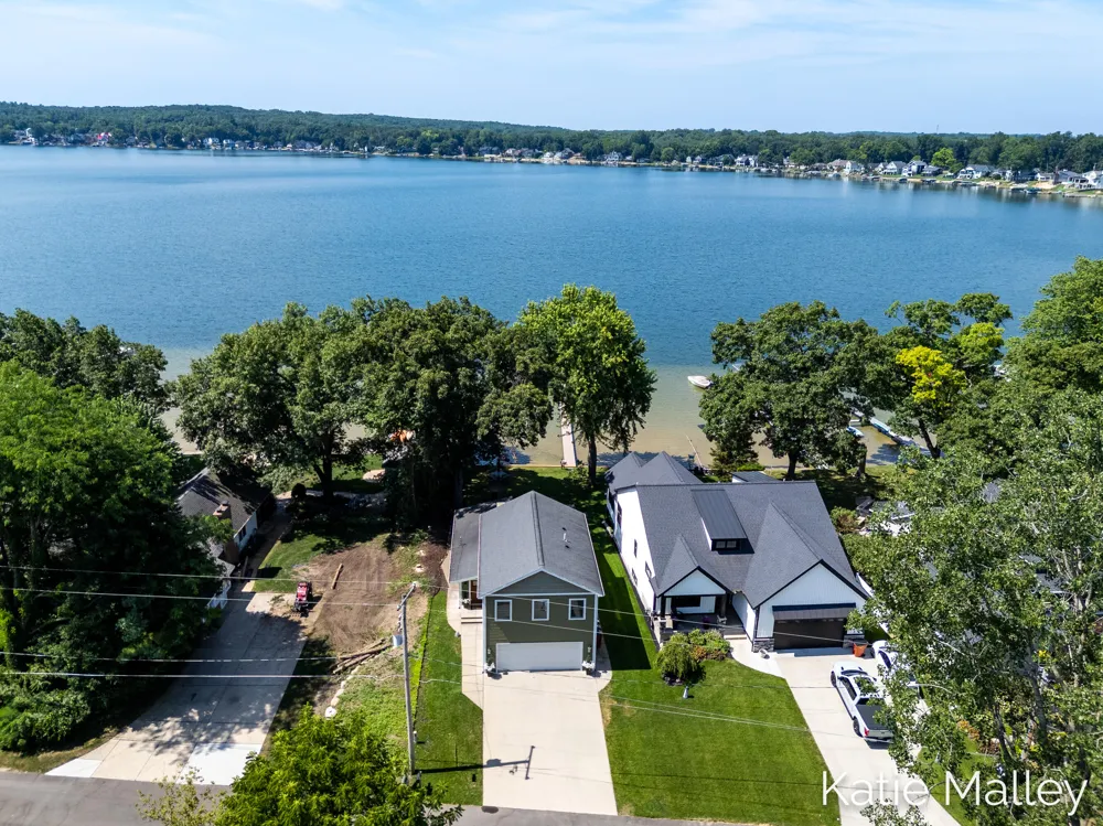 7353 Davies Drive NE Cannon Township, MI 49341