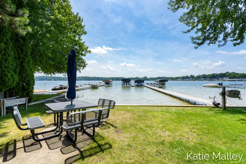 7353 Davies Drive NE Cannon Township, MI 49341