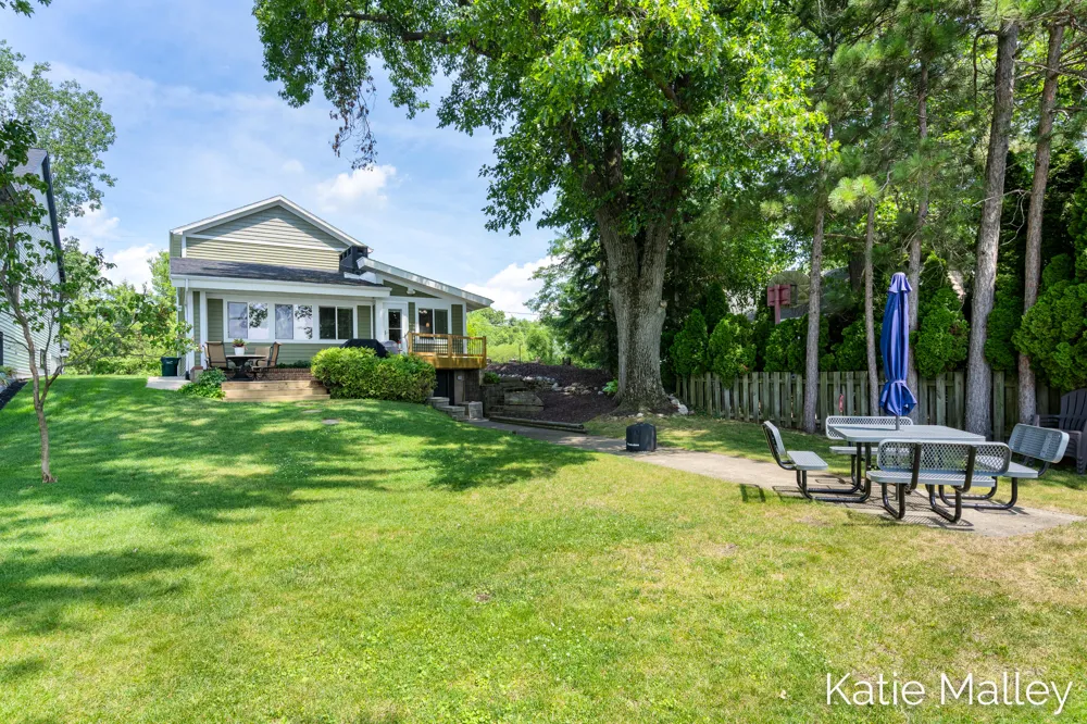 7353 Davies Drive NE Cannon Township, MI 49341