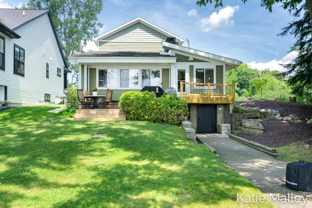 7353 Davies Drive NE Cannon Township, MI 49341