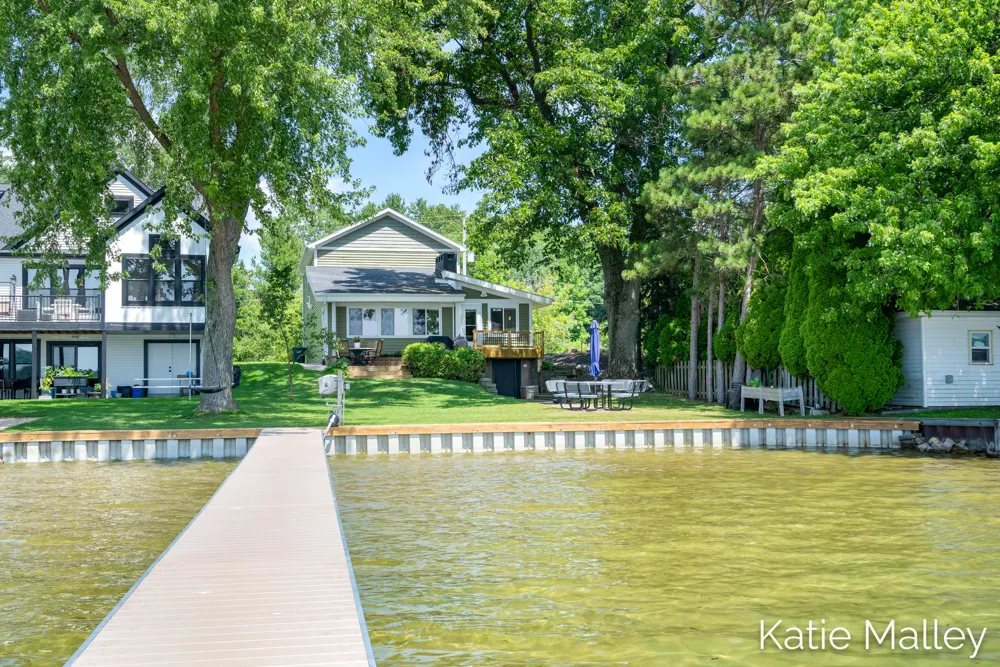 7353 Davies Drive NE Cannon Township, MI 49341