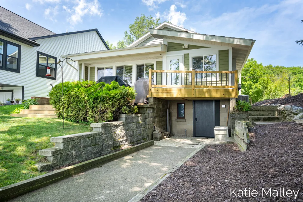 7353 Davies Drive NE Cannon Township, MI 49341