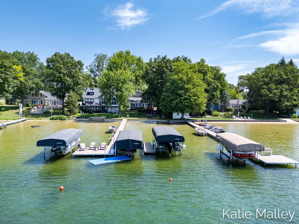 7353 Davies Drive NE Cannon Township, MI 49341