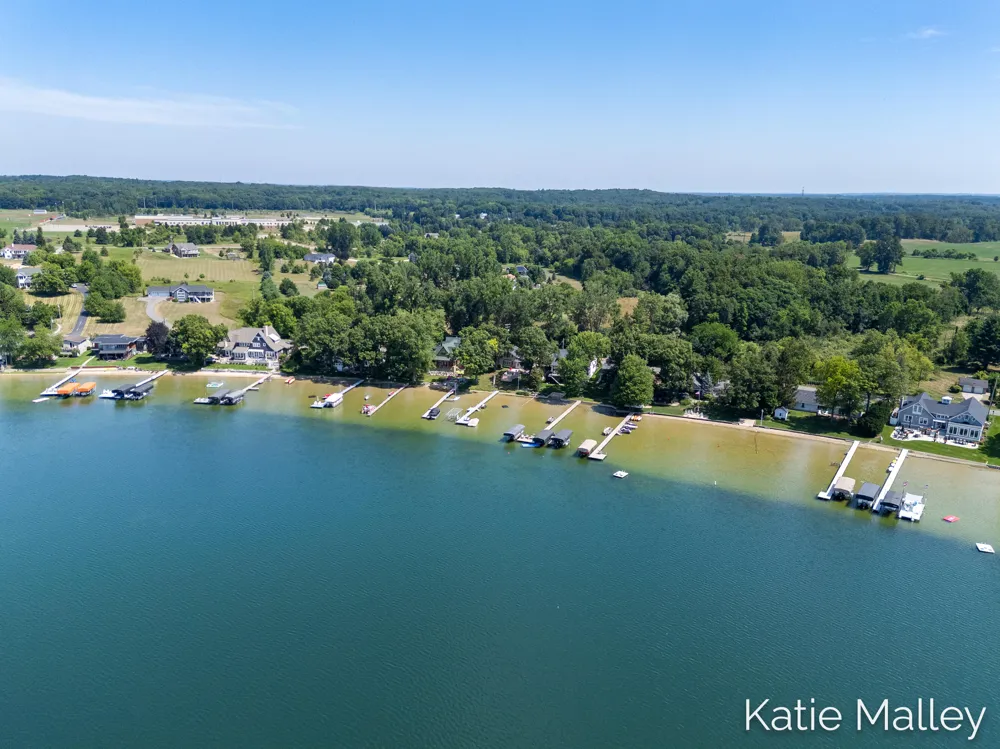 7353 Davies Drive NE Cannon Township, MI 49341