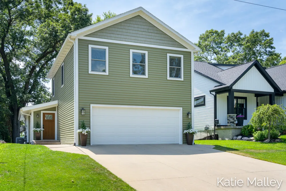 7353 Davies Drive NE Cannon Township, MI 49341
