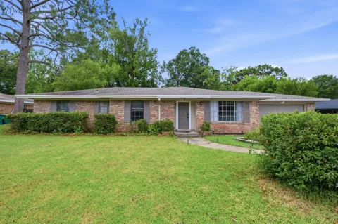 8 Poplar Avenue