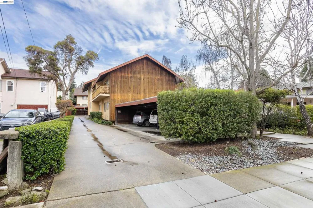3858 Maybelle Ave Oakland, CA 94619