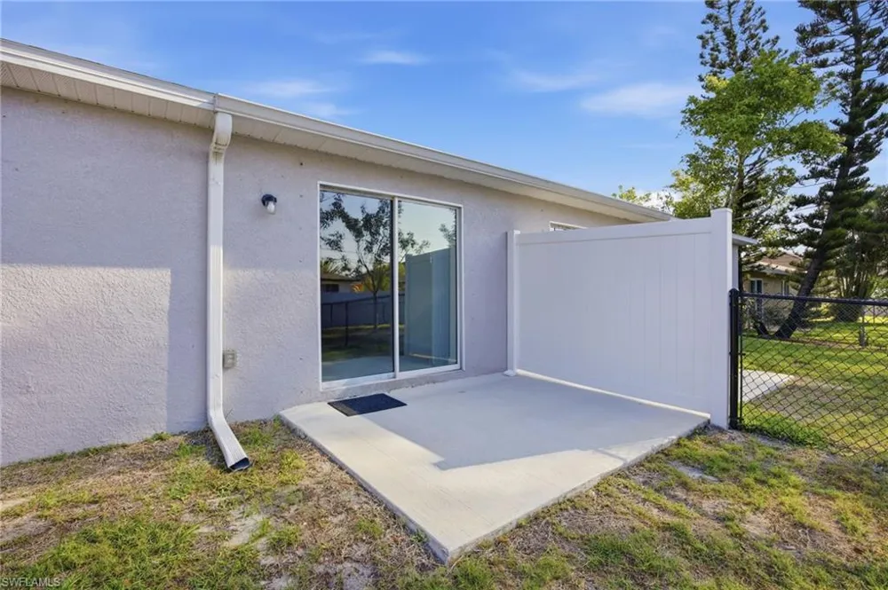 1426 Cape Coral Parkway W Cape Coral, FL 33914