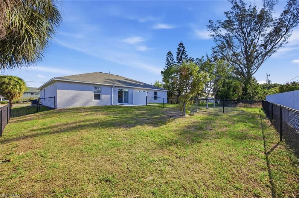 1426 Cape Coral Parkway W Cape Coral, FL 33914