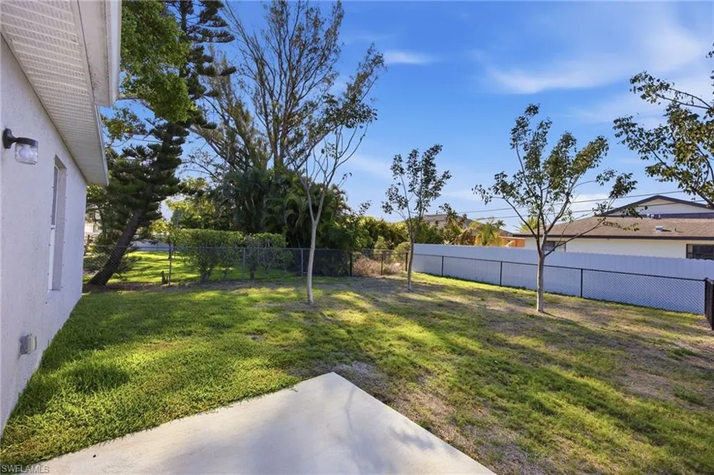 1426 Cape Coral Parkway W Cape Coral, FL 33914