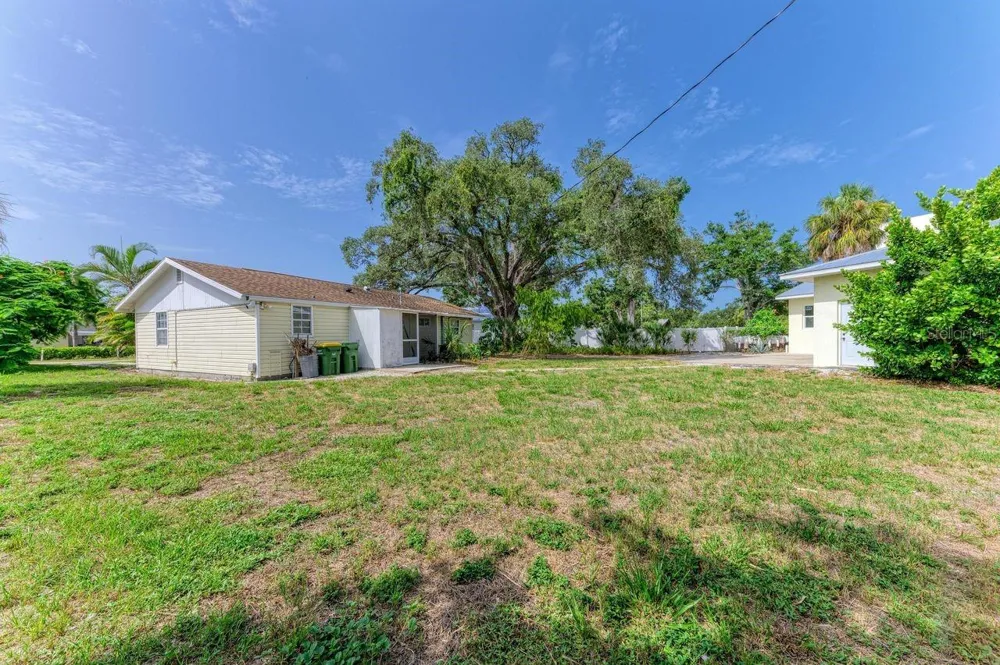 1300 LOMA LINDA COURT Sarasota, FL 34239