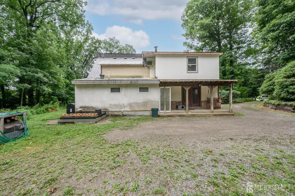 1097 State Route 173 Bethlehem, NJ 08802