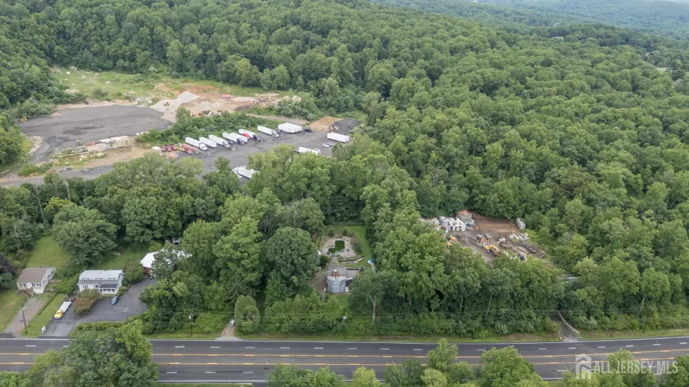 1097 State Route 173 Bethlehem, NJ 08802