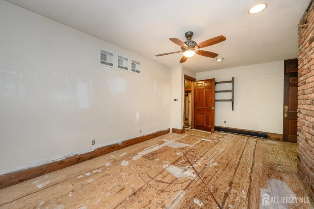 1097 State Route 173 Bethlehem, NJ 08802