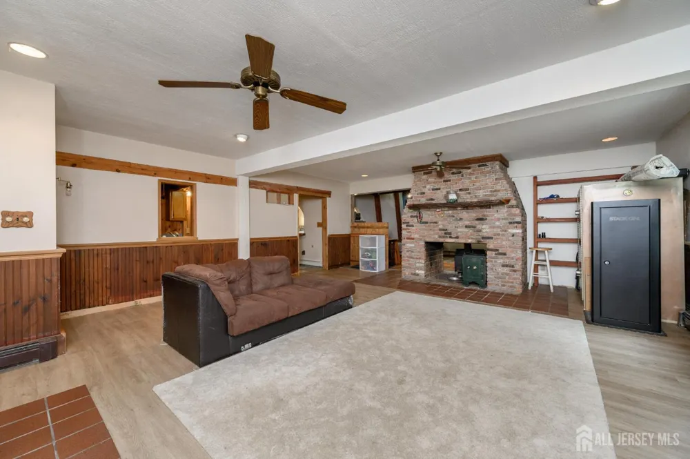 1097 State Route 173 Bethlehem, NJ 08802