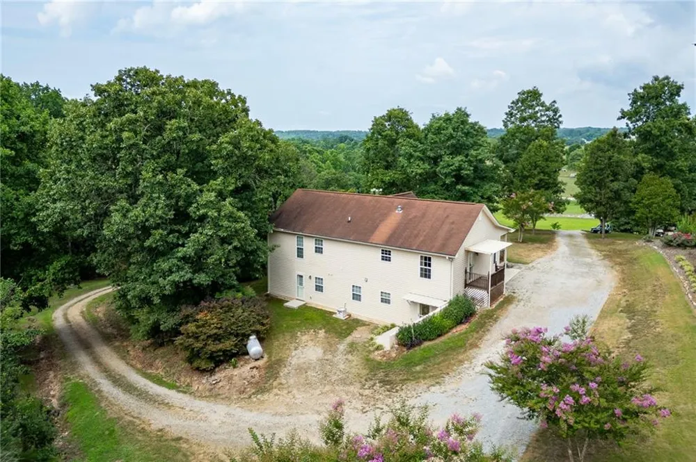 5446 Dahlonega Highway Clermont, GA 30527