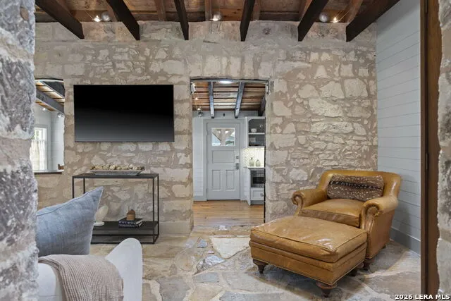 419 W San Antonio St Fredericksburg, TX 78624