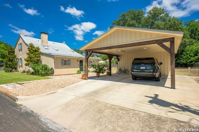 419 W San Antonio St Fredericksburg, TX 78624