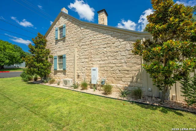 419 W San Antonio St Fredericksburg, TX 78624