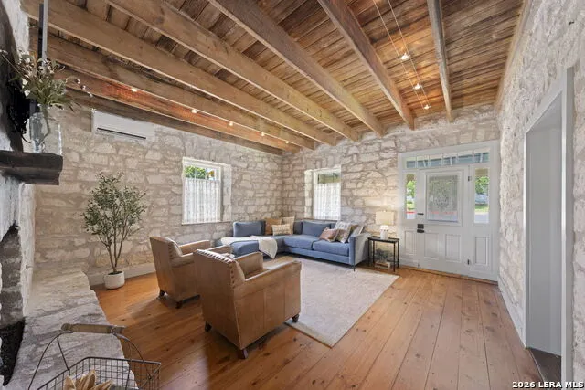 419 W San Antonio St Fredericksburg, TX 78624