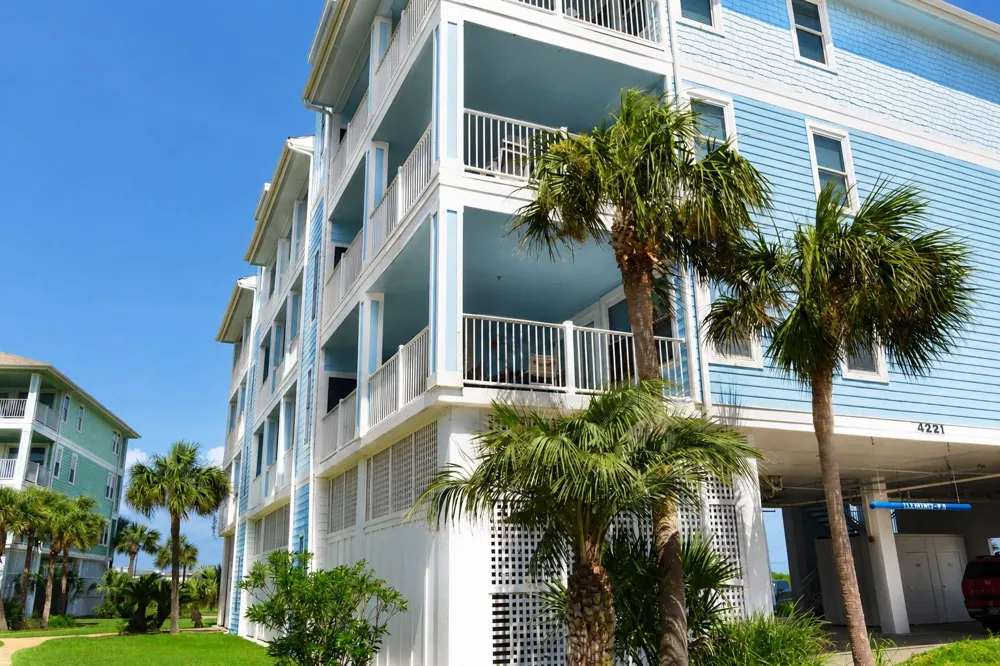 4221 Pointe West Drive #101 Galveston, TX 77554