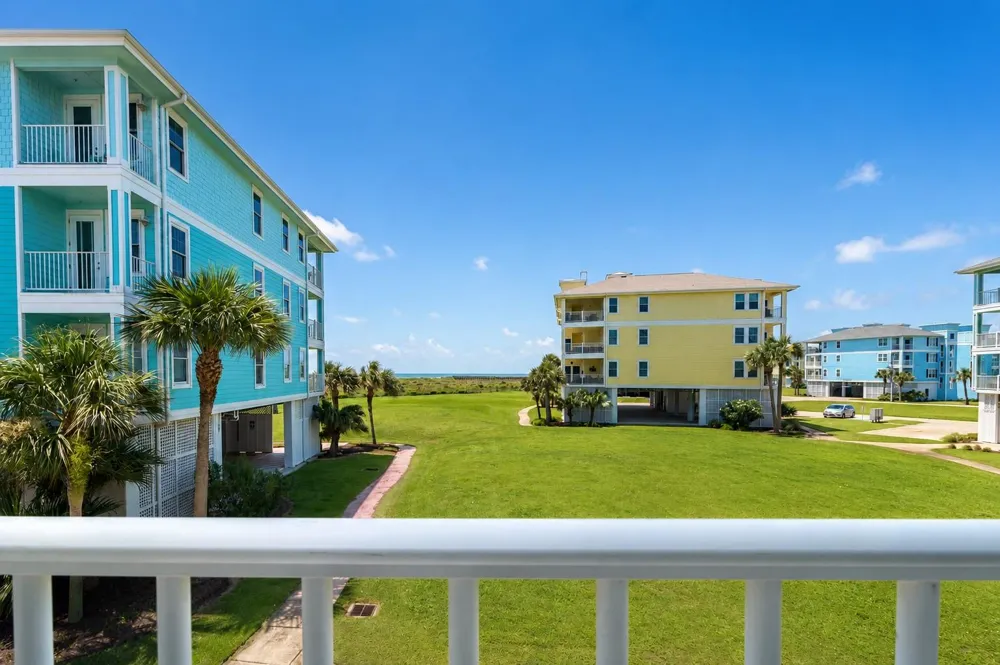 4221 Pointe West Drive #101 Galveston, TX 77554