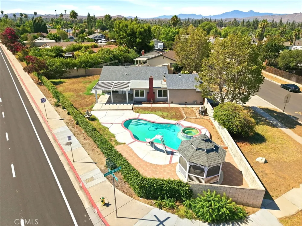 3073 Joshua Tree Riverside, CA 92503