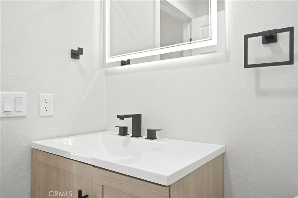3073 Joshua Tree Riverside, CA 92503
