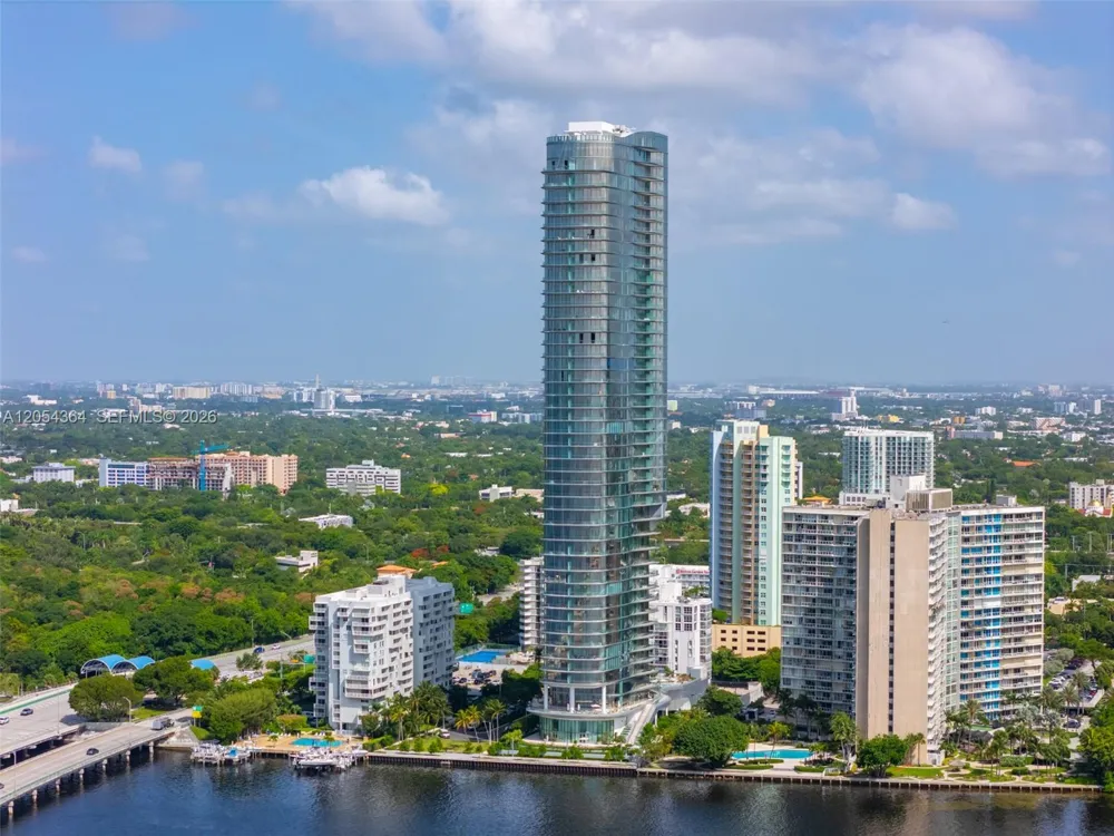 175 SE 25th Rd #PH-4001 Miami, FL 33129
