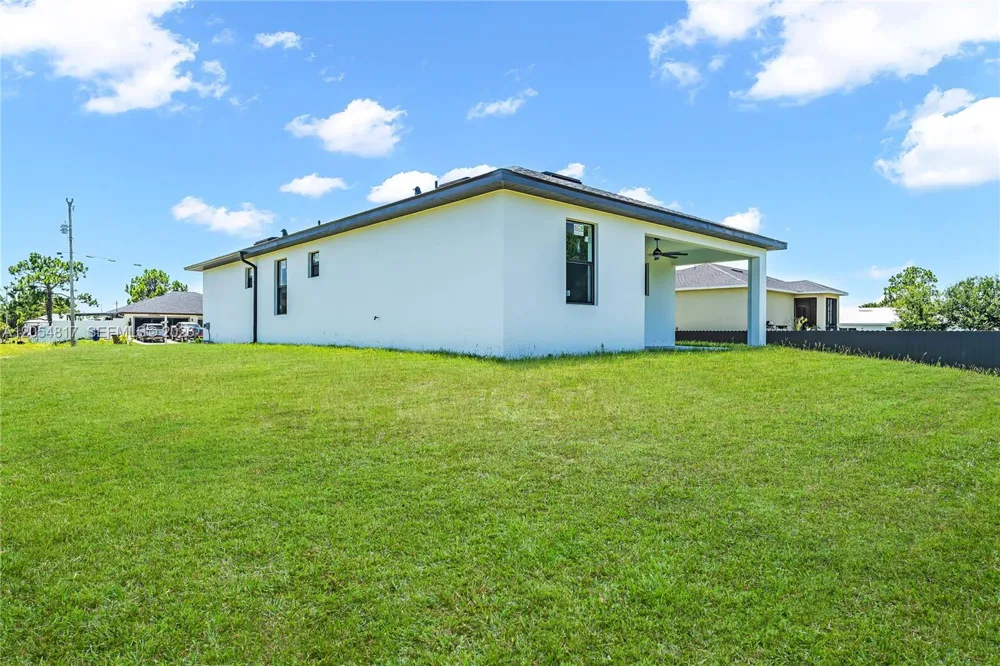 433 Rayford Lehigh Acres, FL 33974