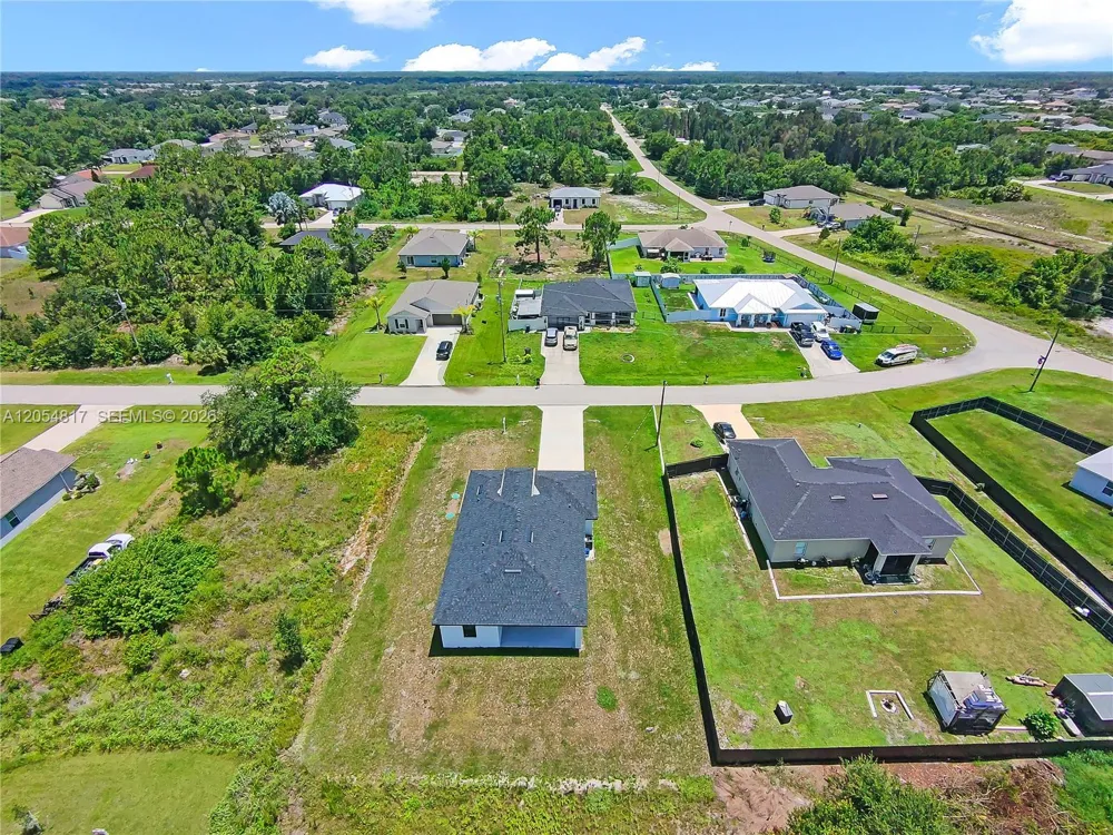 433 Rayford Lehigh Acres, FL 33974