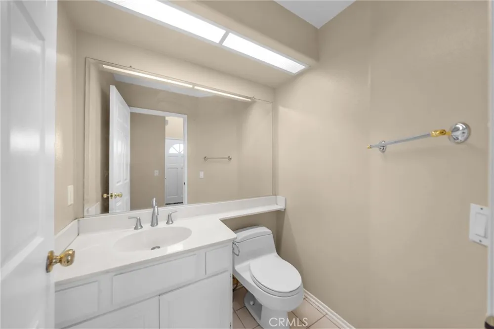 22320 Mission Circle #92 Chatsworth, CA 91311
