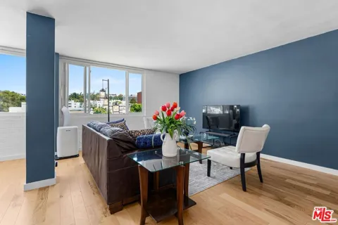 540 Kelton Avenue #501